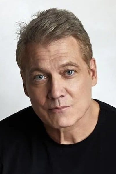 Holt McCallany